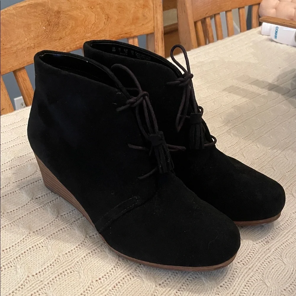 Women’s 9 Dr. Scholl’s Dakota black Be Energized boot foam technology wedge heel